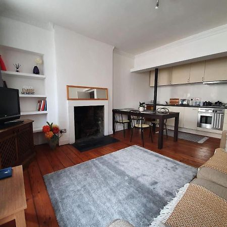 Lovely 2 Bedroom Flat In The Heart Of The City エディンバラ エクステリア 写真
