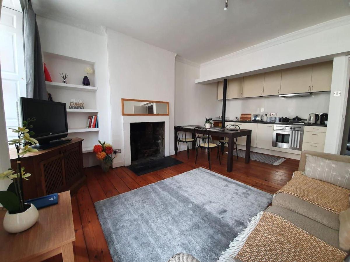 Lovely 2 Bedroom Flat In The Heart Of The City エディンバラ エクステリア 写真